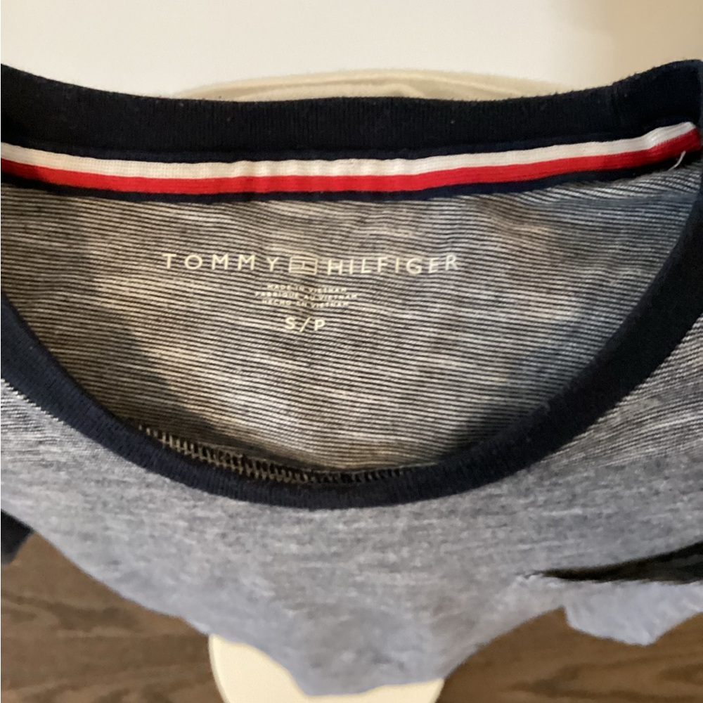 Men's Tommy Hilfiger T-Shirt - Picture 3 of 4